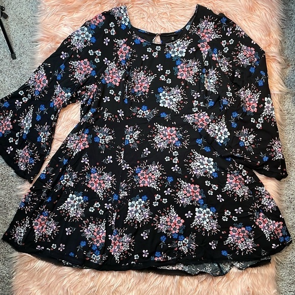 Torrid Floral Challis Bell Sleeve Dress Size 28 - Picture 1 of 8